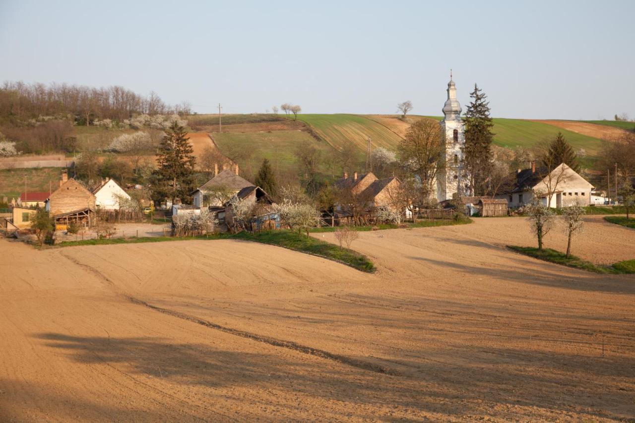 Somogy Kertje Ueduelofalu Es Etterem Bonnya Exterior photo